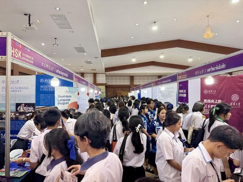 漢語(yǔ)橋梁，美甲添彩——記泰國(guó)第三屆HSK留學(xué)中國(guó)與就業(yè)展中的特色服務(wù)